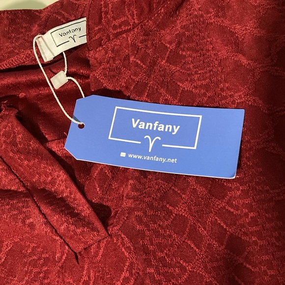 Vanfany Burgundy V Neck, Long Sleeve Top. Size M - Picture 9 of 11